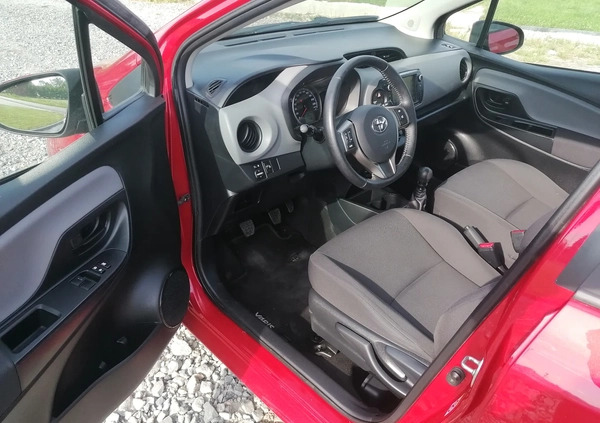 Toyota Yaris cena 37900 przebieg: 155000, rok produkcji 2016 z Bochnia małe 254